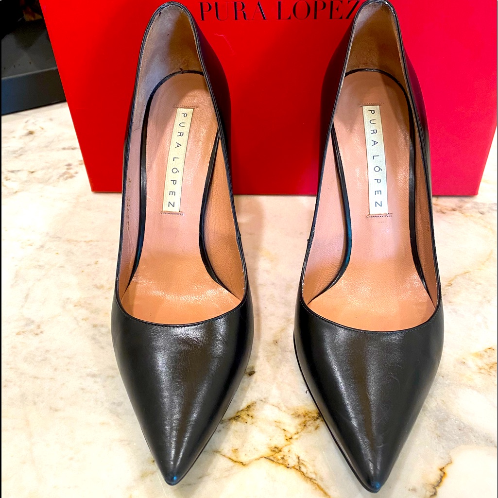 Pura Lopez Black Pumps